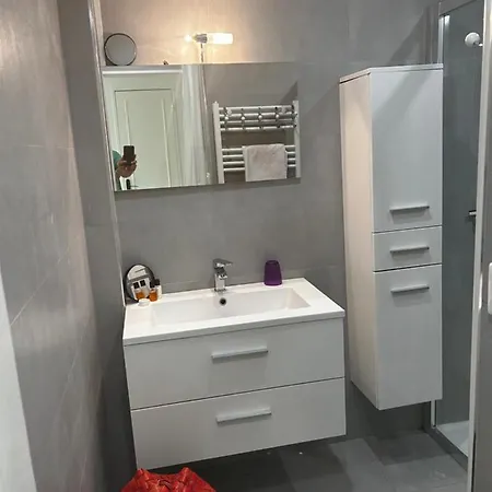 Modern Cosy Two Bedrooms In , Large Terrace, 5 Minutes From Croisette *